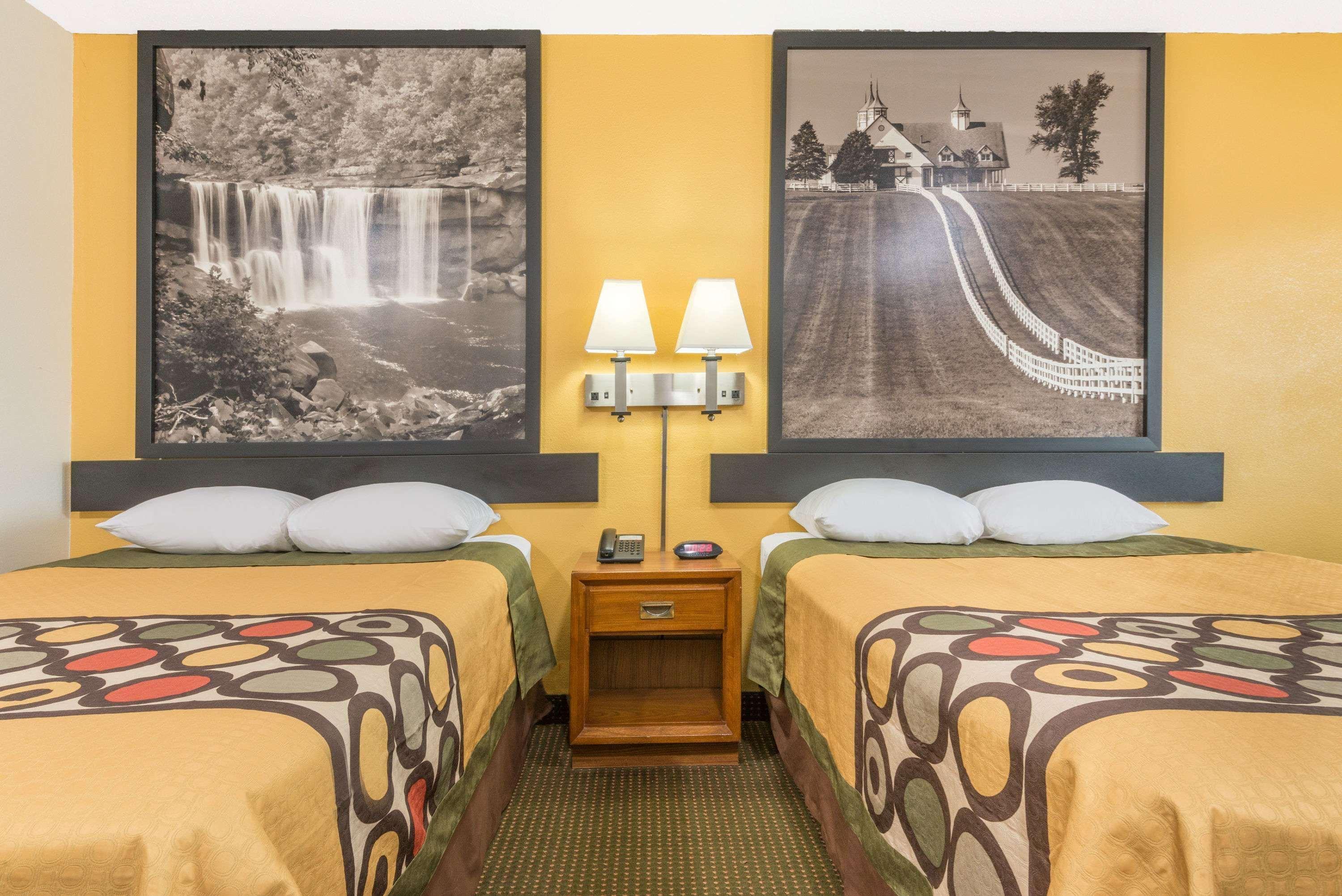 Super 8 By Wyndham Williamsburg Motel Exterior photo