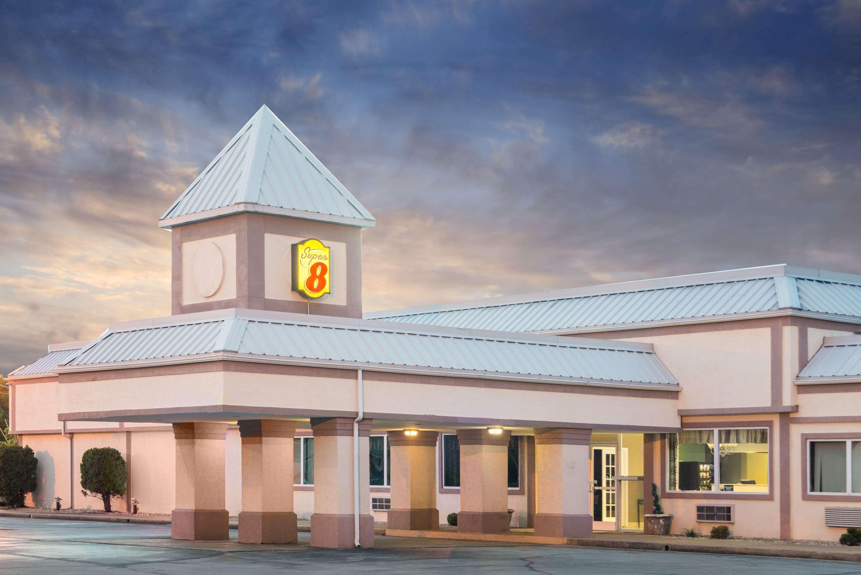 Super 8 By Wyndham Williamsburg Motel Exterior photo