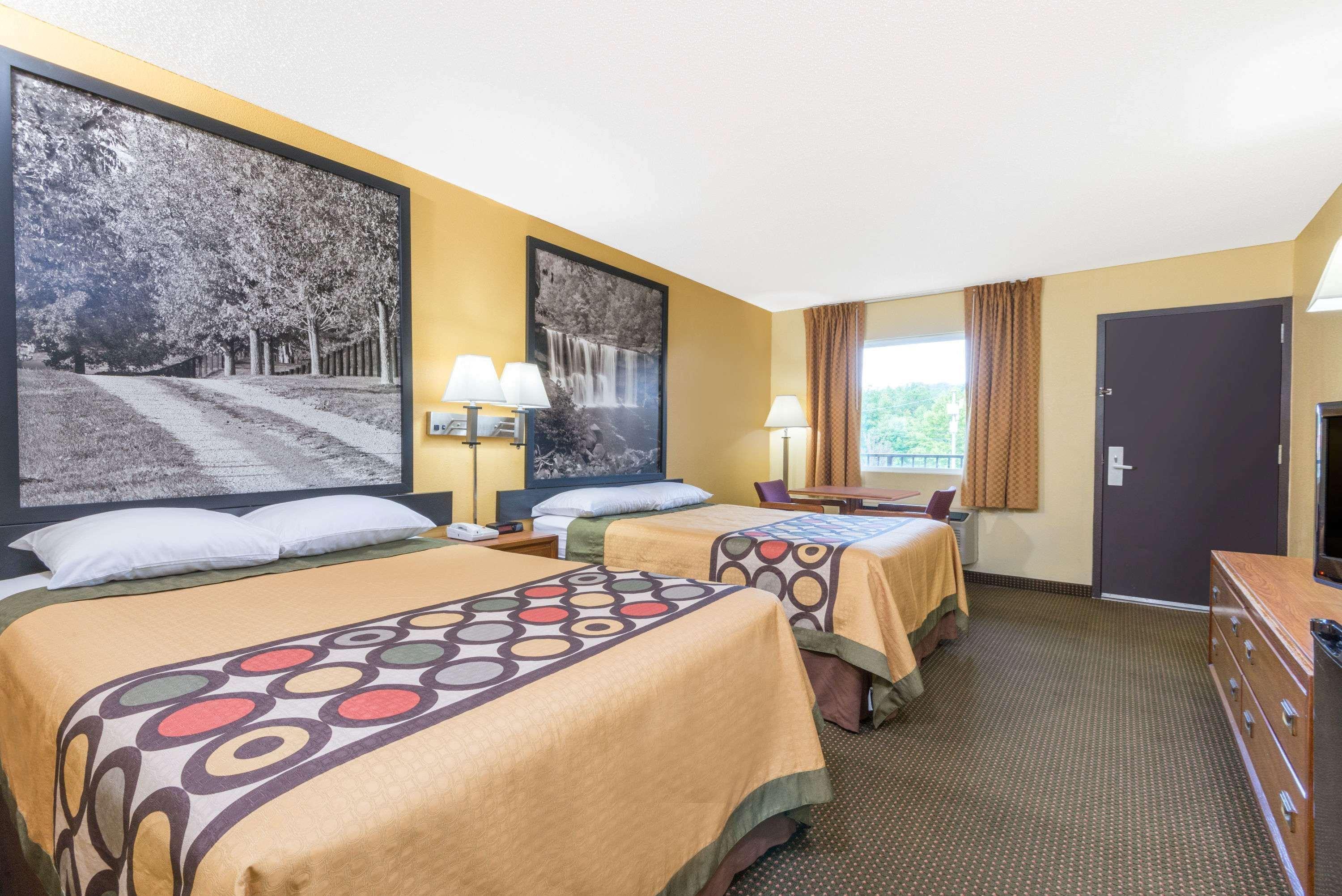 Super 8 By Wyndham Williamsburg Motel Exterior photo