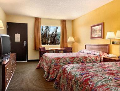 Super 8 By Wyndham Williamsburg Motel Exterior photo